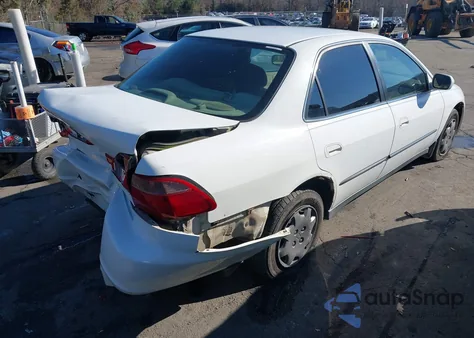 2000 Honda Accord 2.3 Lx from USA, damaged, VIN 1HGCG6653YA081002